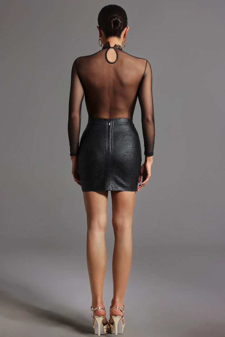 Mono de manga larga con encaje