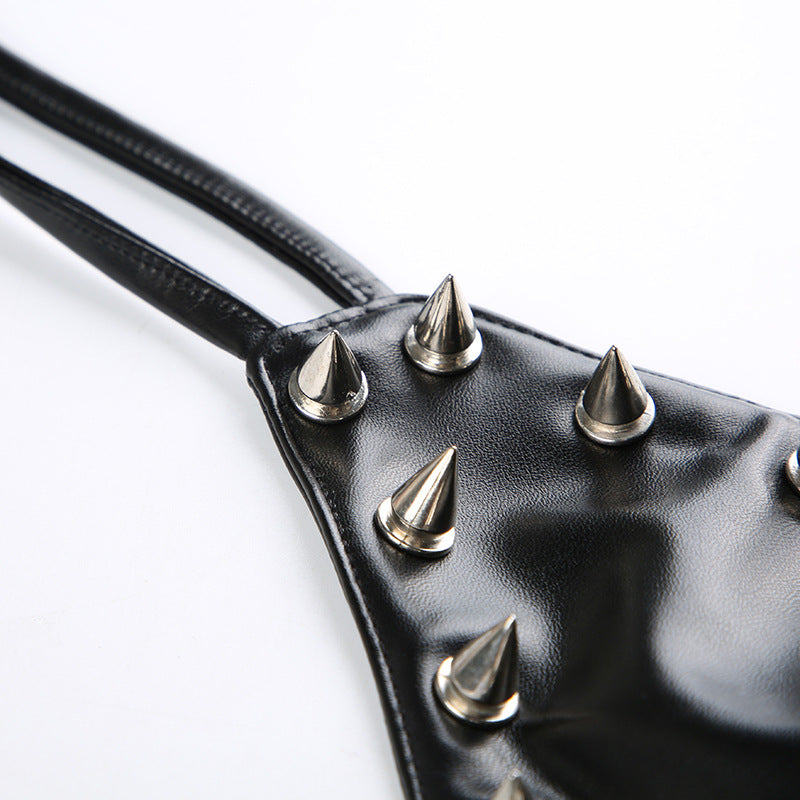 Sujetador con pinchos