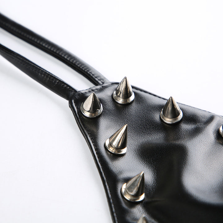 Sujetador con pinchos