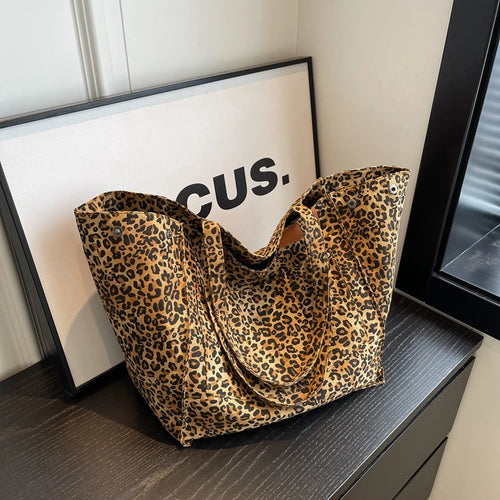 Bolso de hombro extragrande con estampado de leopardo