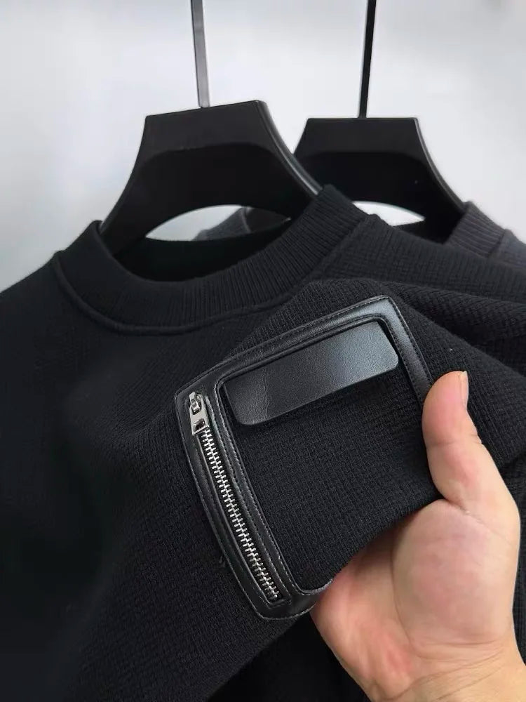 Suéter con costuras de cuero