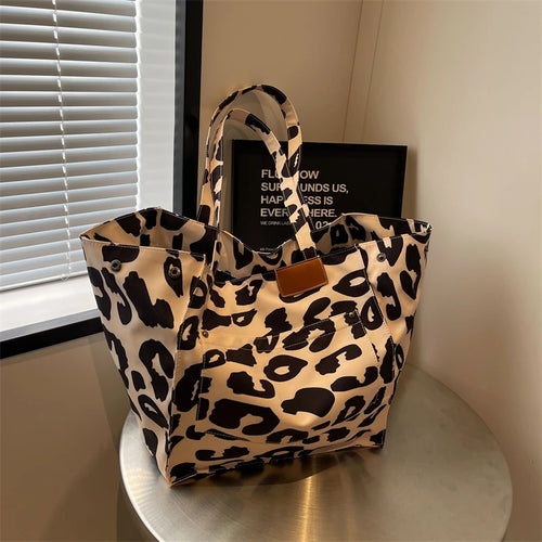Bolso de hombro extragrande con estampado de leopardo