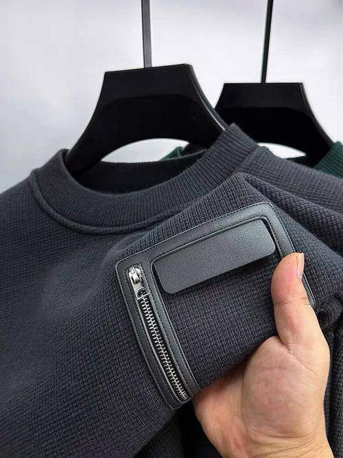 Suéter con costuras de cuero