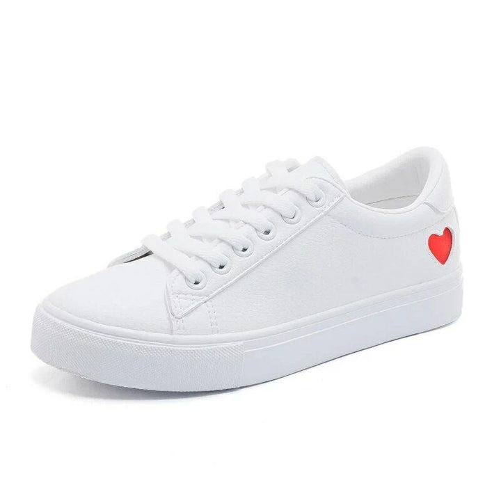 Zapatillas blancas con forma de corazón 